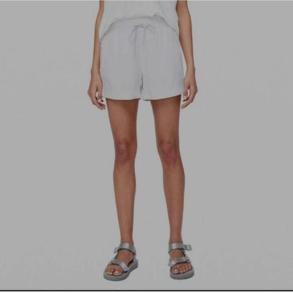 Lululemon Spring Break Away Short *4-way Stretch 3"
Light Chrome color Size 4 - Picture 8 of 15
